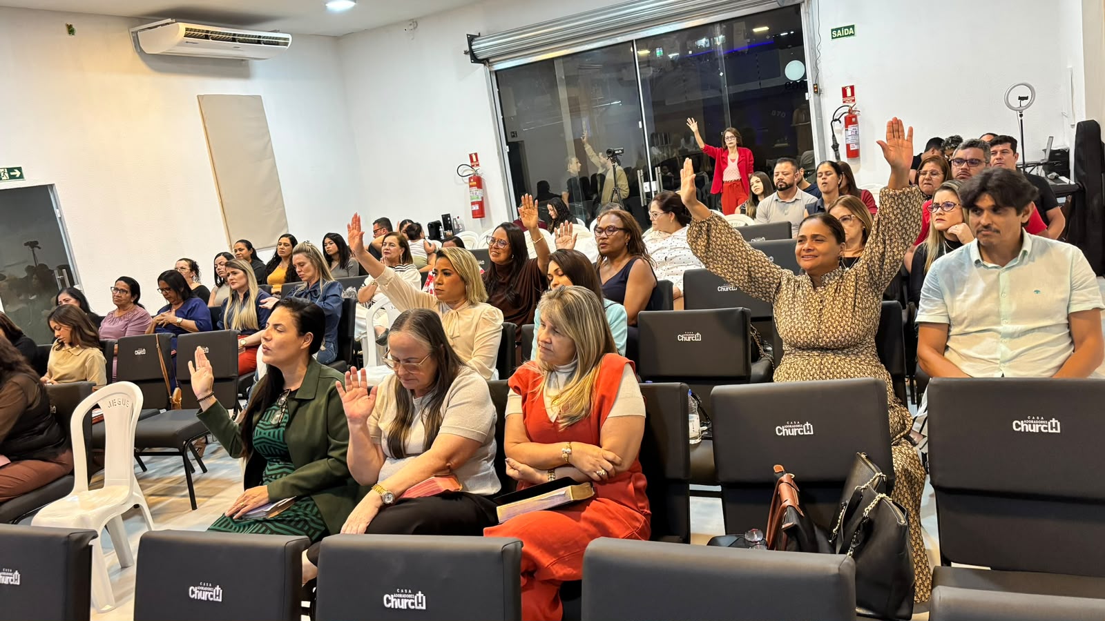 Momento de culto e louvor
